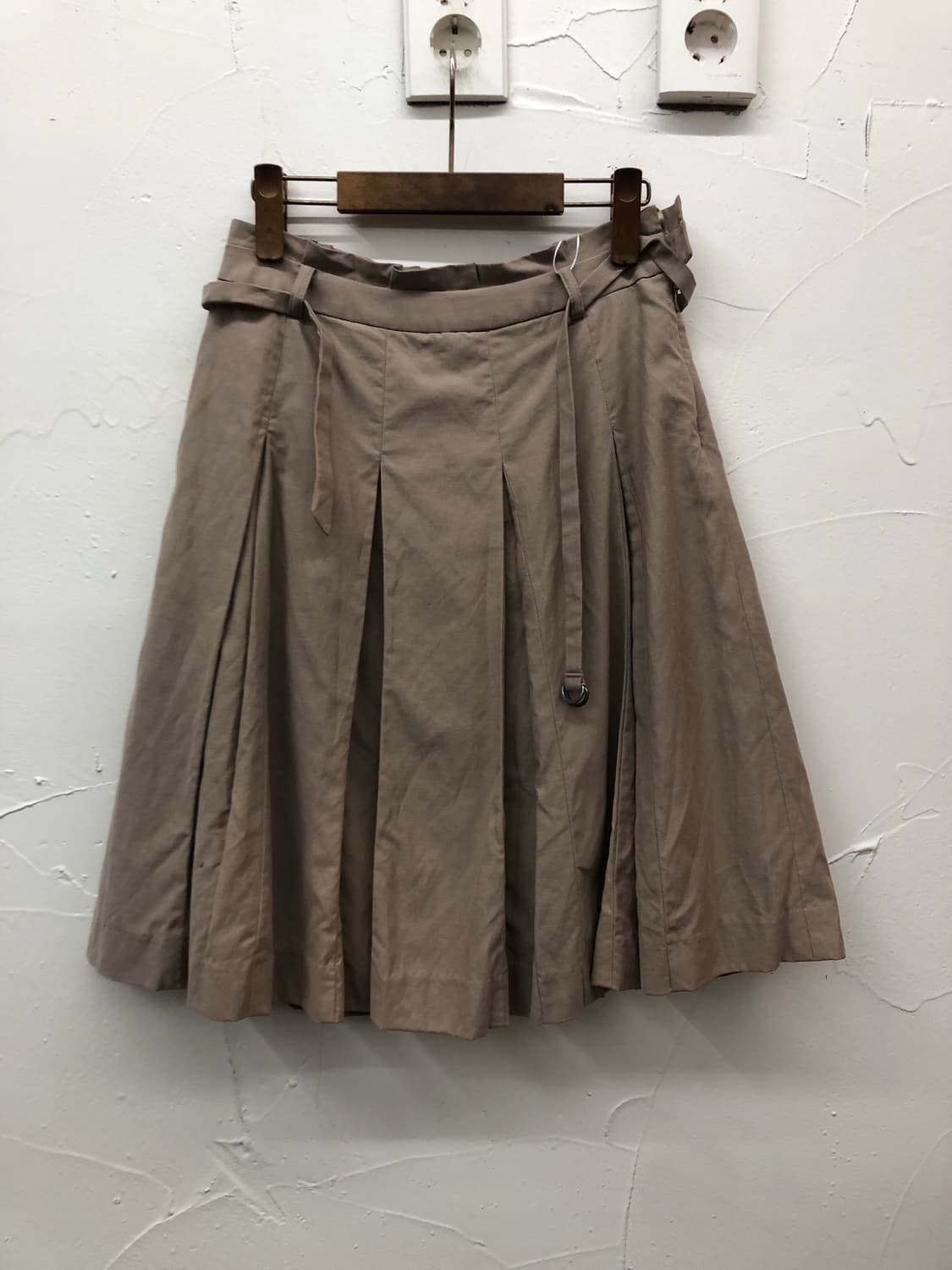 콤 샤 이즘 벨티드 플레어 스커트 상품이미지1