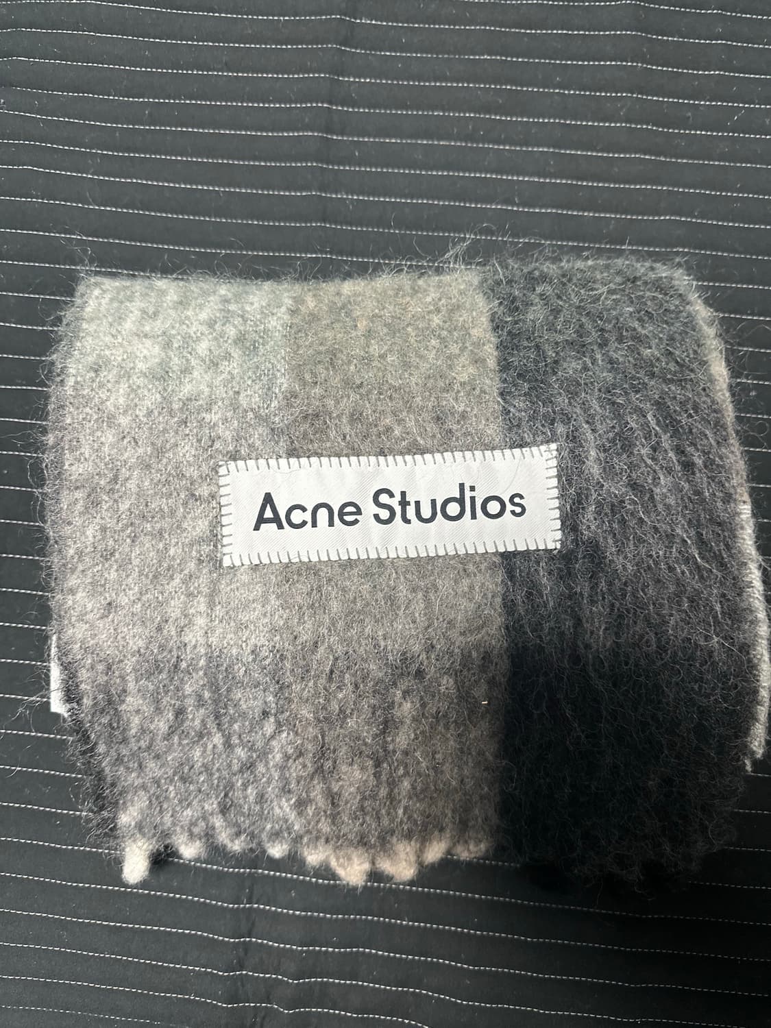 아크네스튜디오 체크 머플러 그레이 상품이미지1