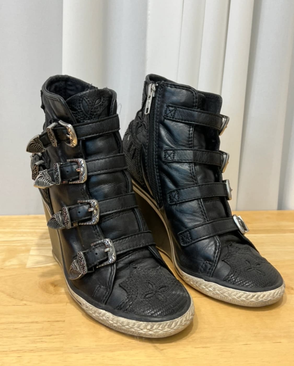 아쉬 웨지힐 가죽부츠팝니다 상품이미지1