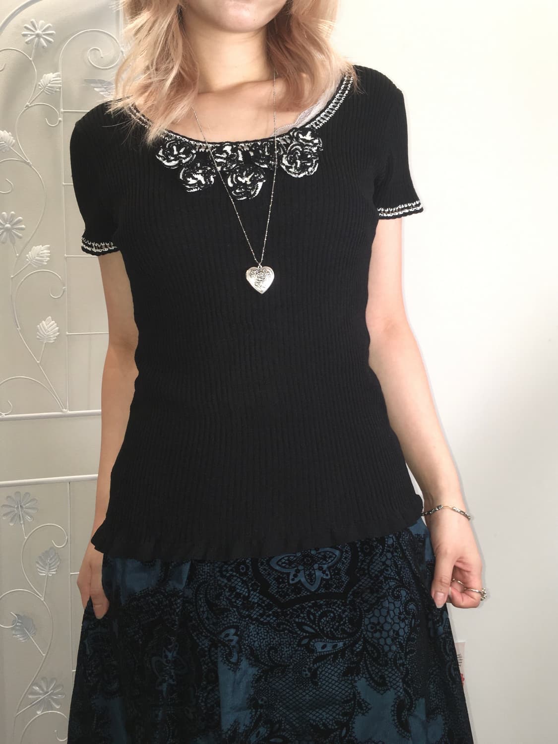 pn vintage black flower slim frill knit 상품이미지3