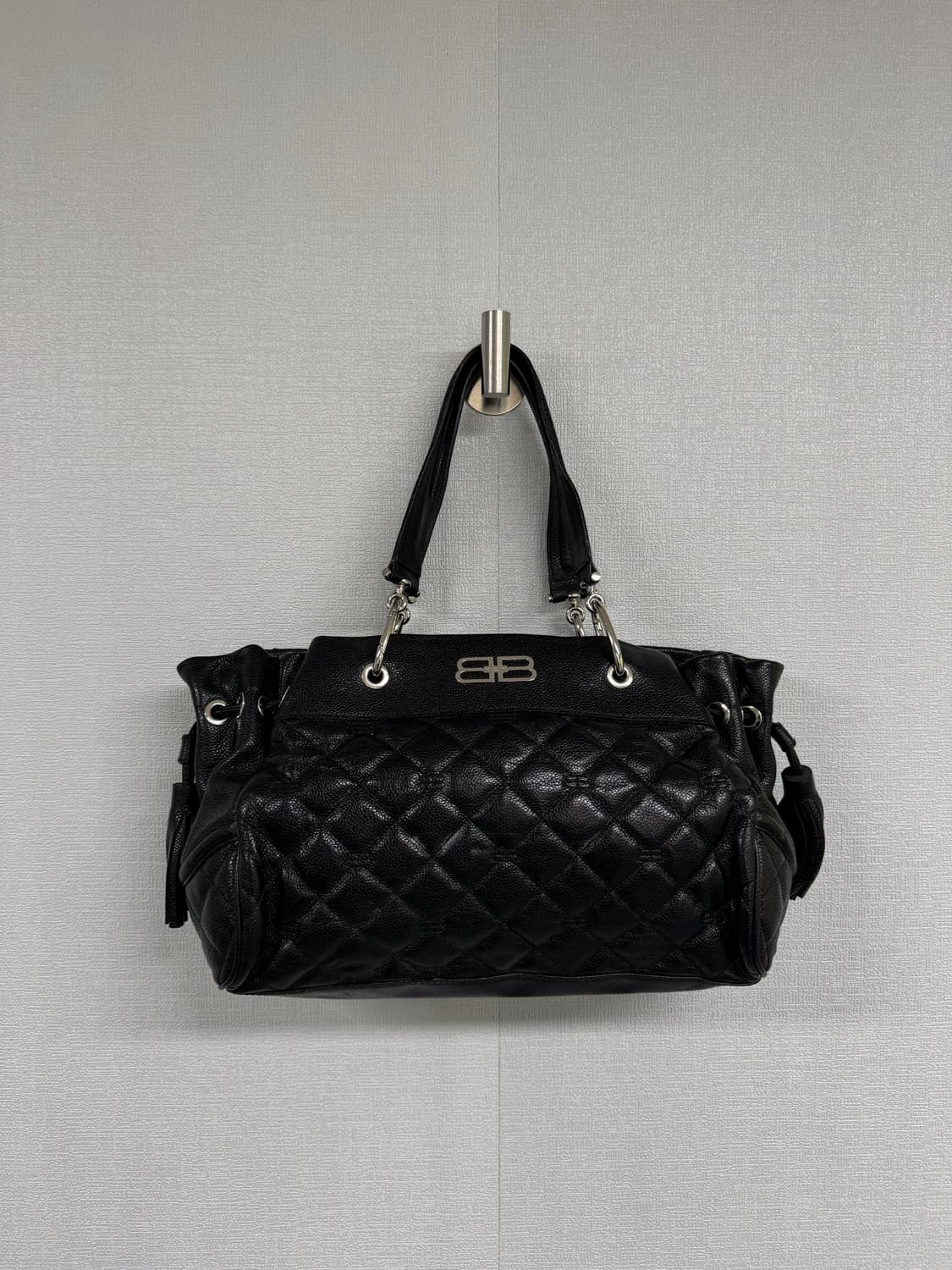 발렌시아가 BB은장 로고 레더 토트백 상품이미지1