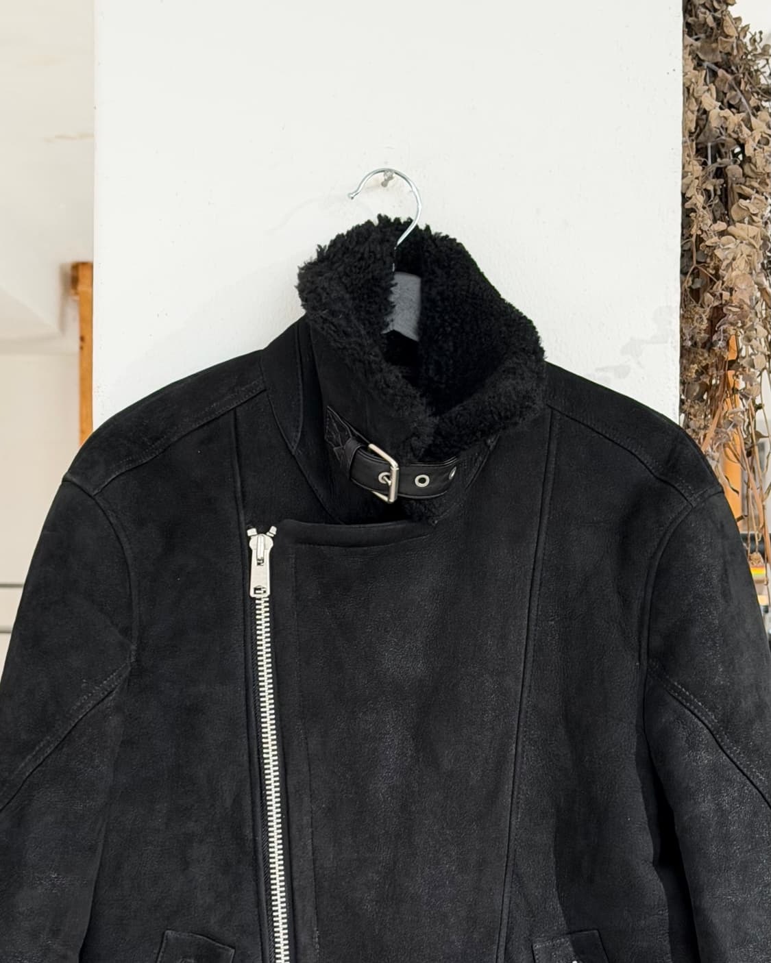 올세인츠 블랙 시어링 벨티드 라이더 무스탕 자켓 상품이미지4