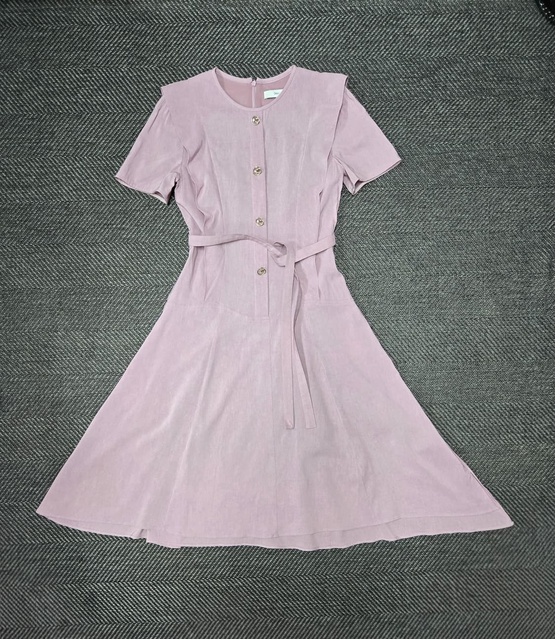 듀엘 프릴 라운드넥 벨티드 원피스 상품이미지1