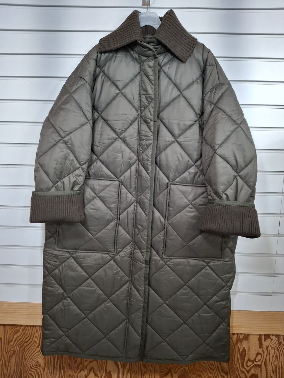 스튜디오 톰보이 퀼팅 롱패딩 카키 프리 상품이미지1