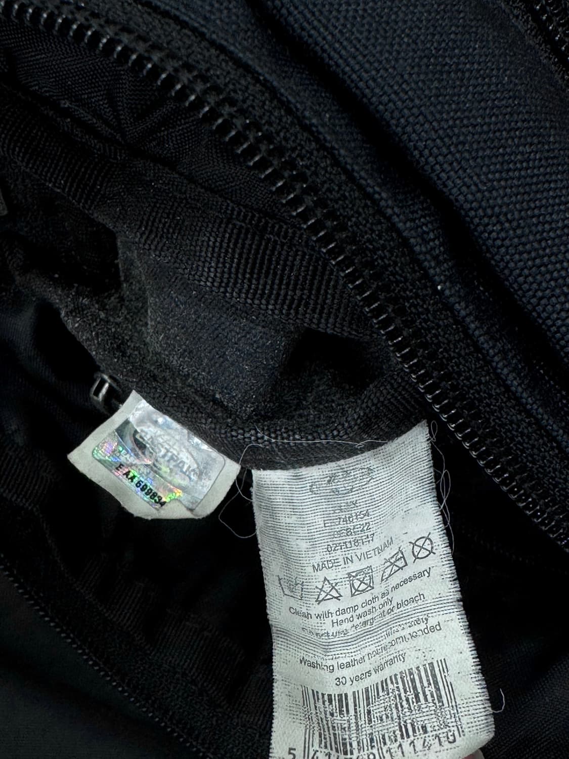 이스트팩 크로스백 상품이미지4