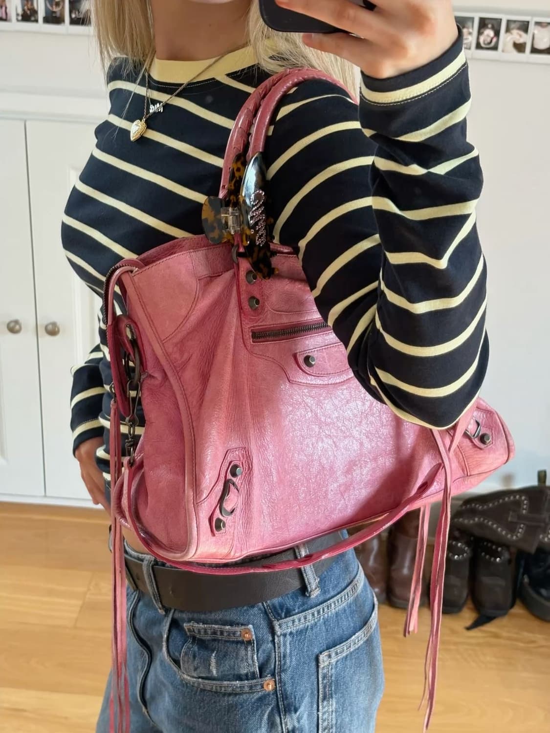 발렌시아가 클래식 모터백 밀크핑크 상품이미지10