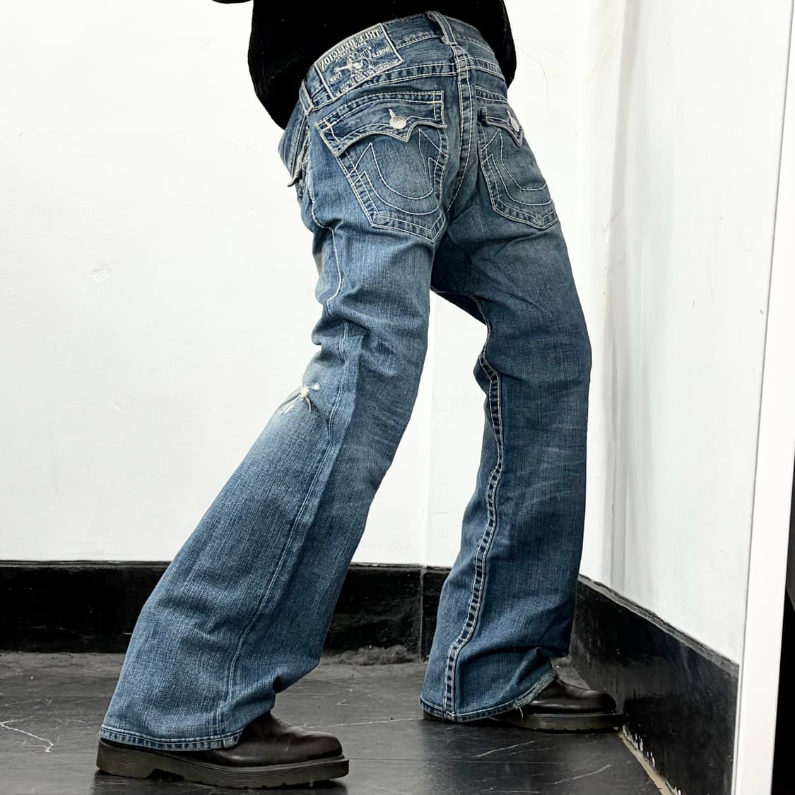 트루릴리전 부츠컷 데님 팬츠 상품이미지1