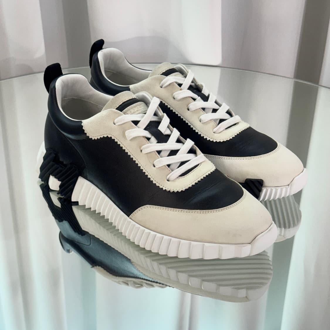 [새상품급/42] 에르메스 바운싱 스니커즈 카프스킨 스웨이드 블랙 화이트 상품이미지6