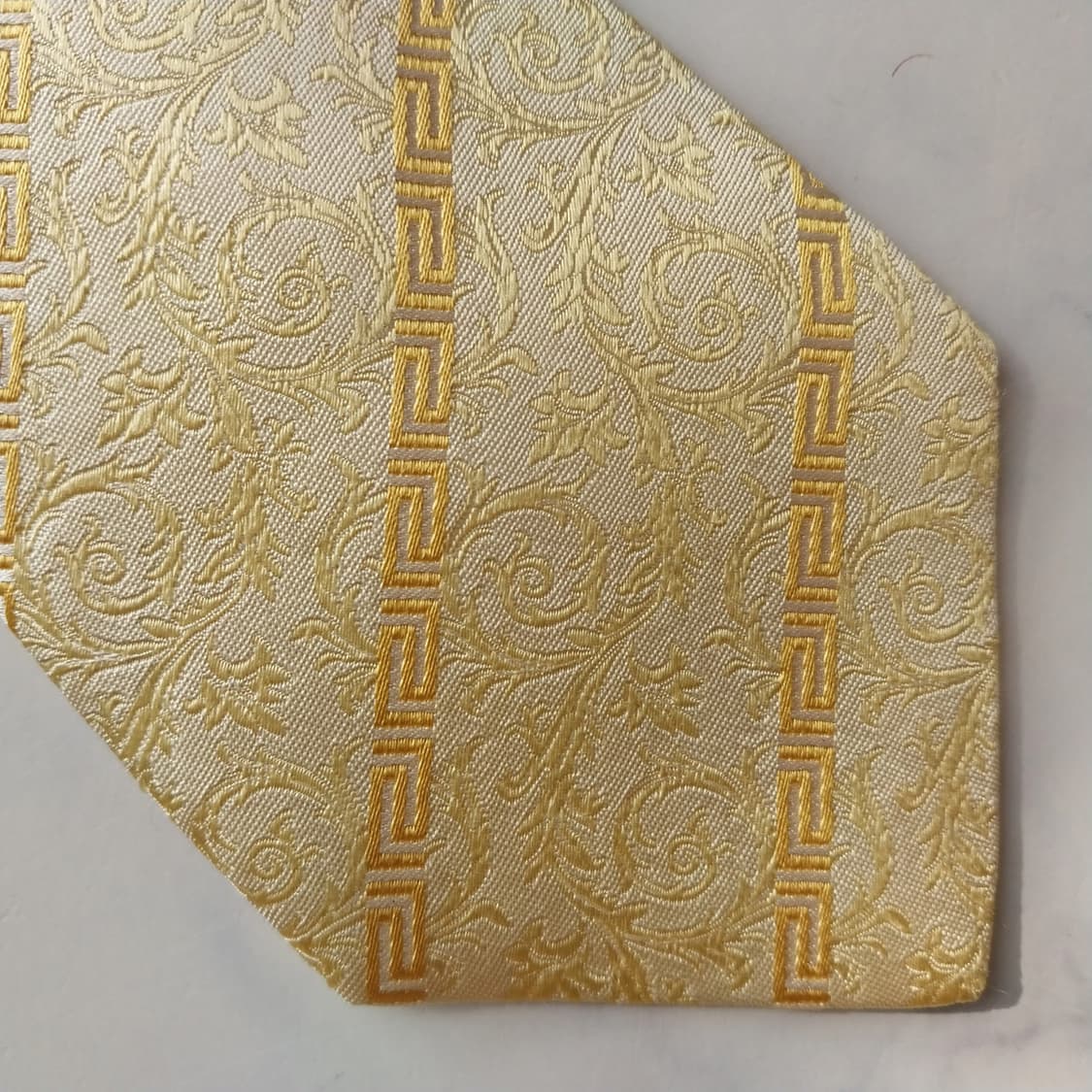 베르사체 실크 로고 문양 자카드 넥타이 8.7cm A+등급 K1837
 상품이미지7