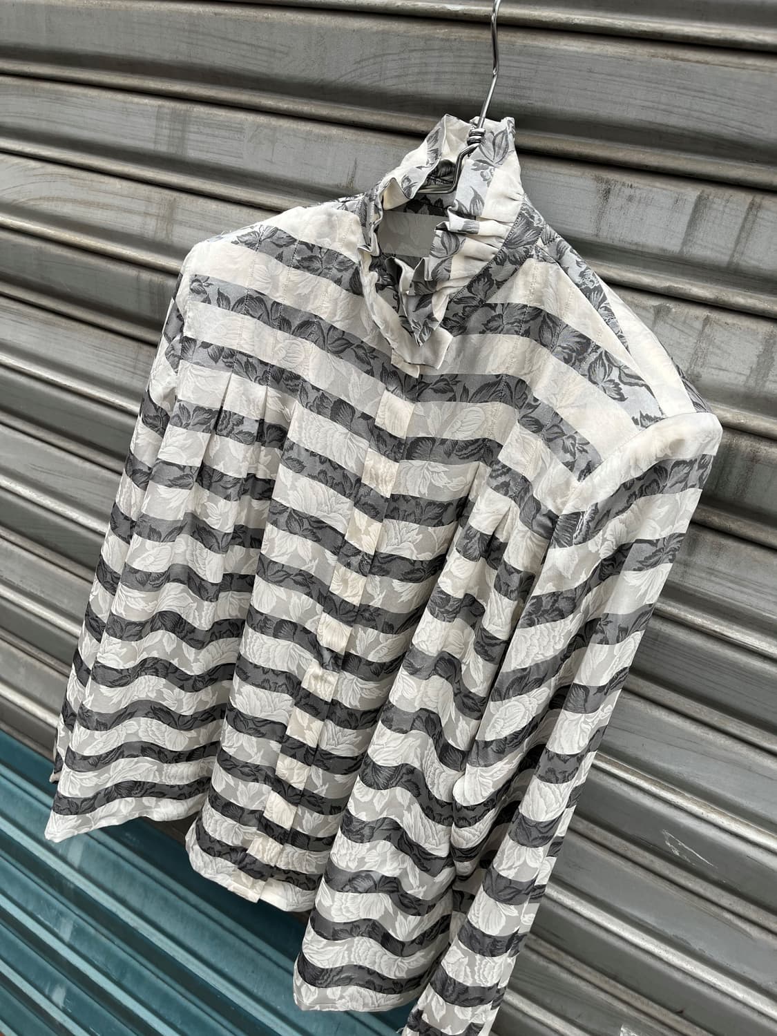 90s Christian Dior 플라워패턴 플리츠 카라 실크 셔츠 상품이미지1