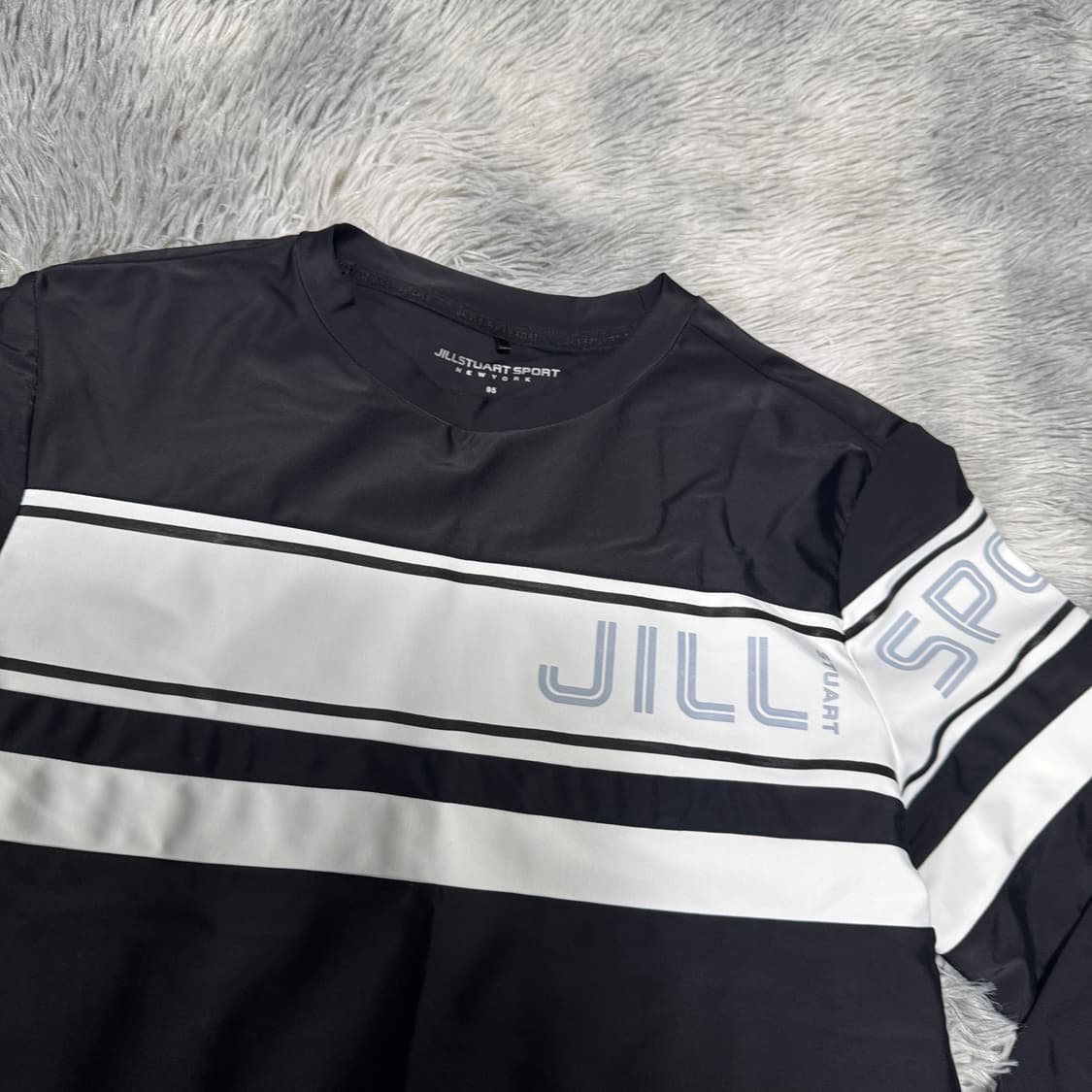 질스튜어트 박서준래쉬가드  95사이즈 거의새것 상품이미지2