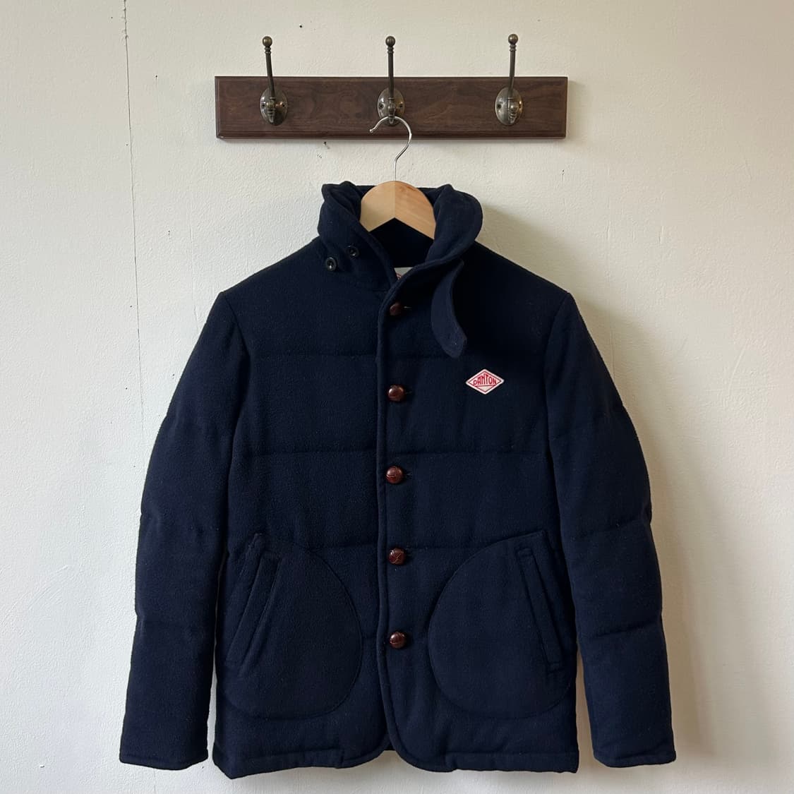 단톤 x 빔즈 다운 패딩 상품이미지3