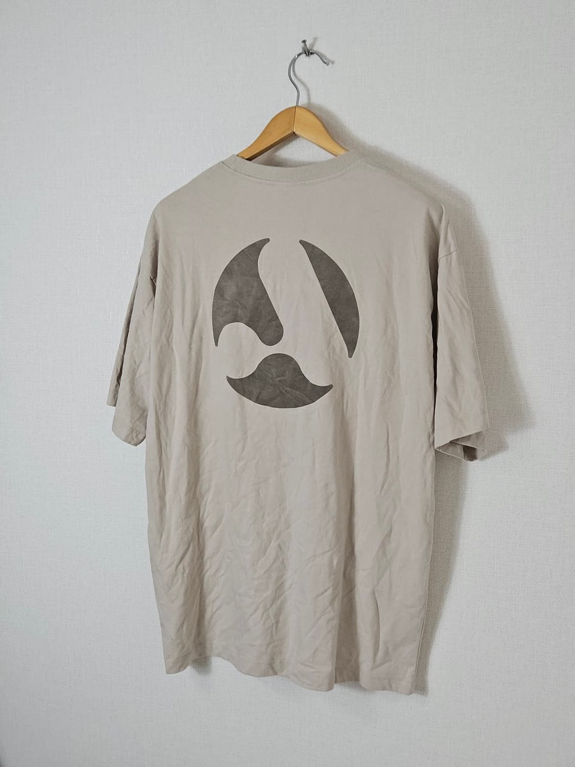 아크메드라비 심볼 반팔 티셔츠 스웨이드로고 2사이즈 상품이미지1