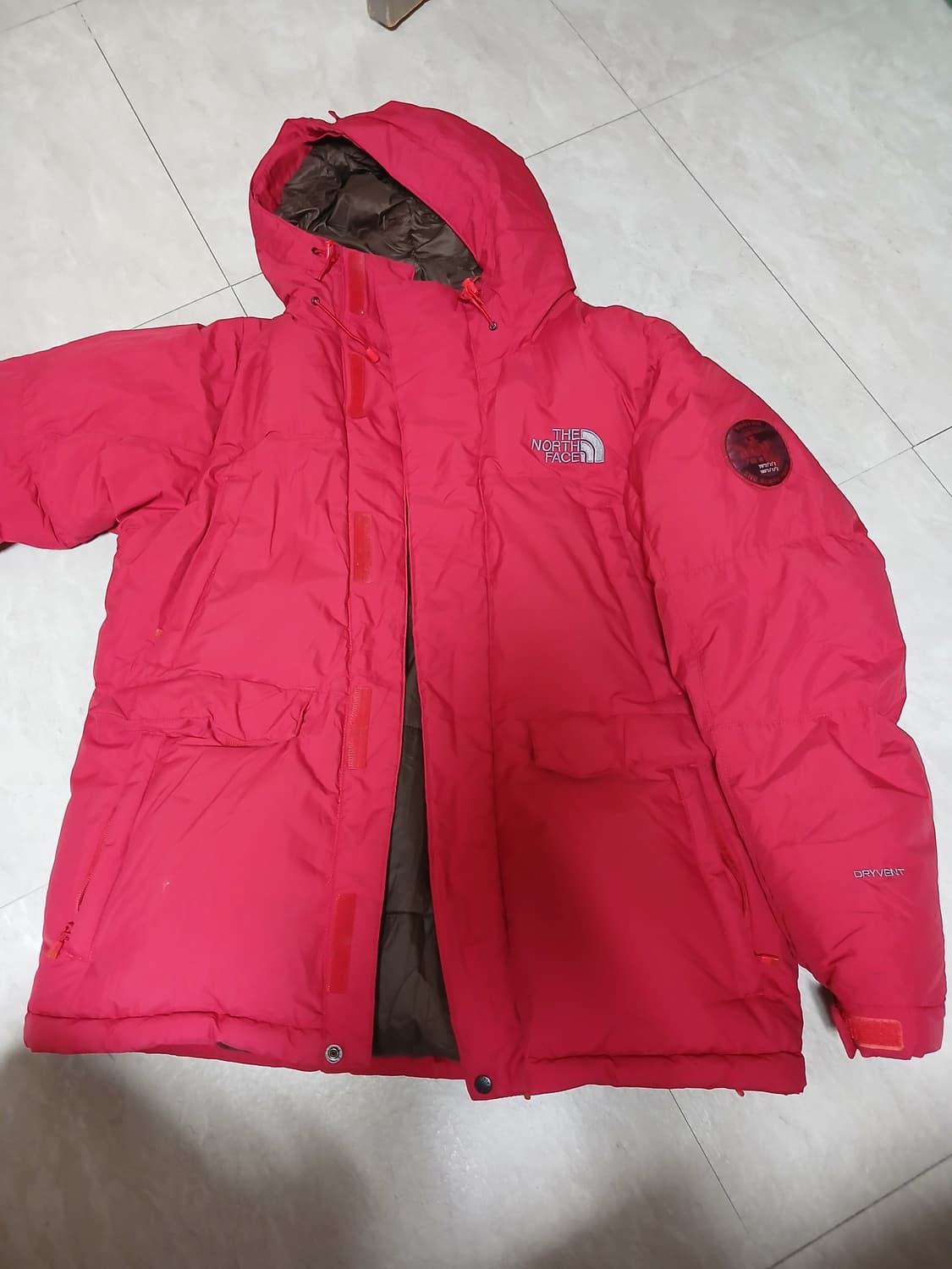 노스페이스 VOSTOK 다운 패딩 (레드) 상품이미지1