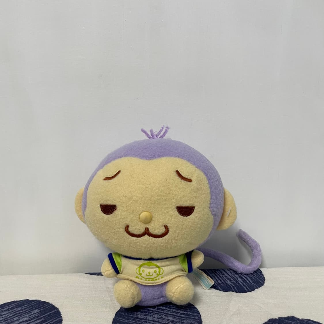 눈 찌푸리고 있는 보라색 원숭이 인형 상품이미지1