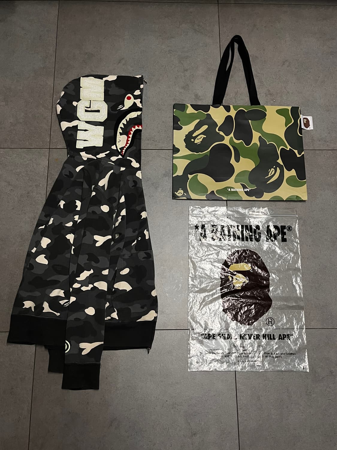 베이프 흑계 시티카모 샤크 후드집업 상품이미지1