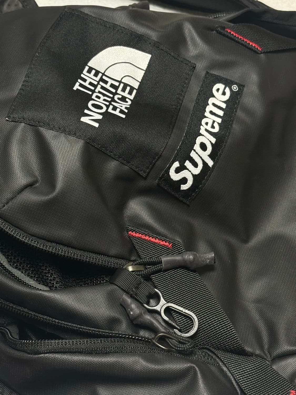 슈프림 x 노스페이스 서밋 시리즈 아우터 테이프 심 루트 로켓 백팩 블랙 상품이미지2