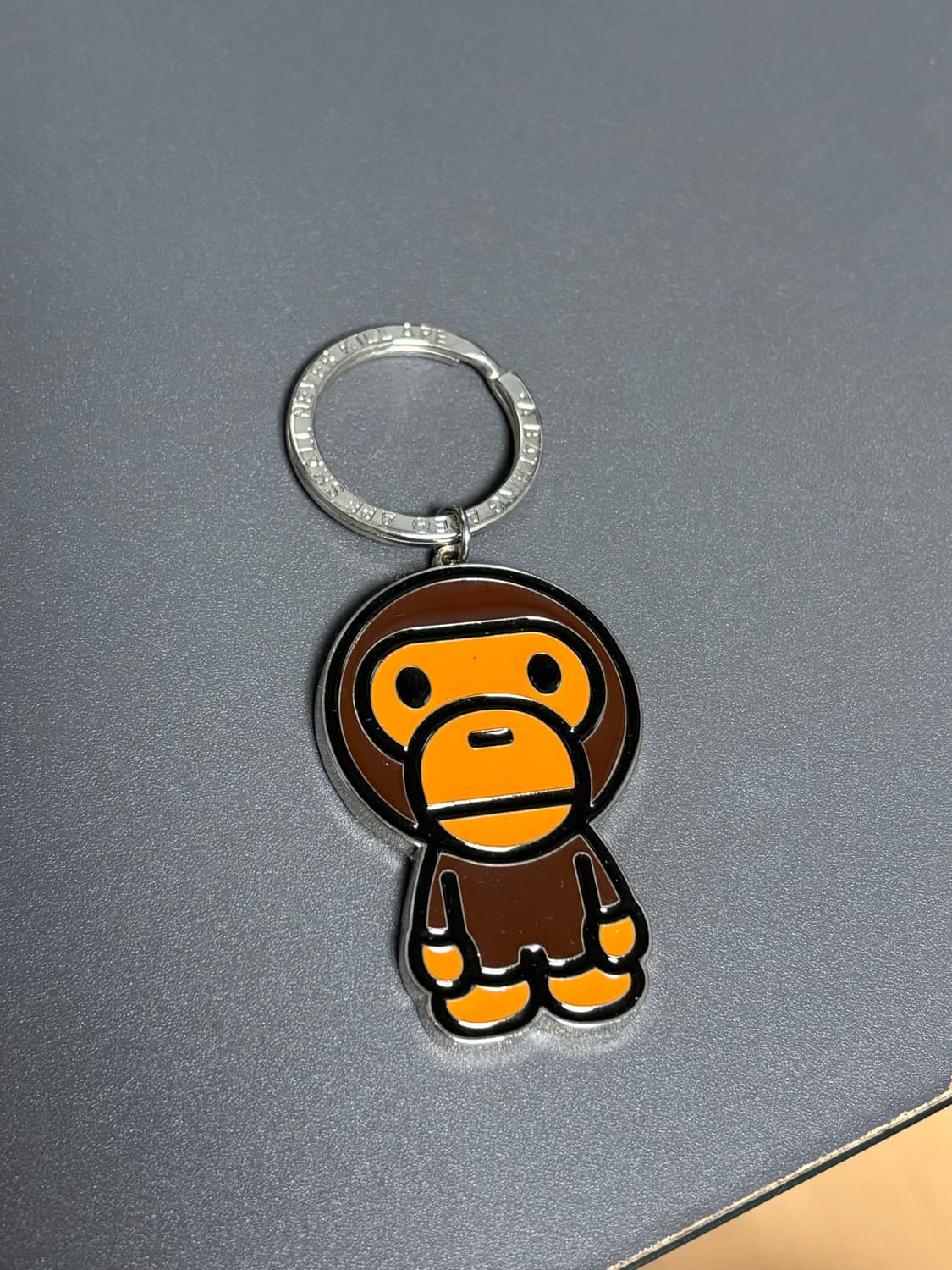 베이프 베이비 마일로 메탈 키체인 브라운 상품이미지1