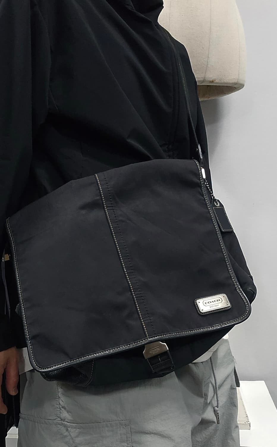 코치 바릭 나일론 맵 백 블랙 상품이미지3