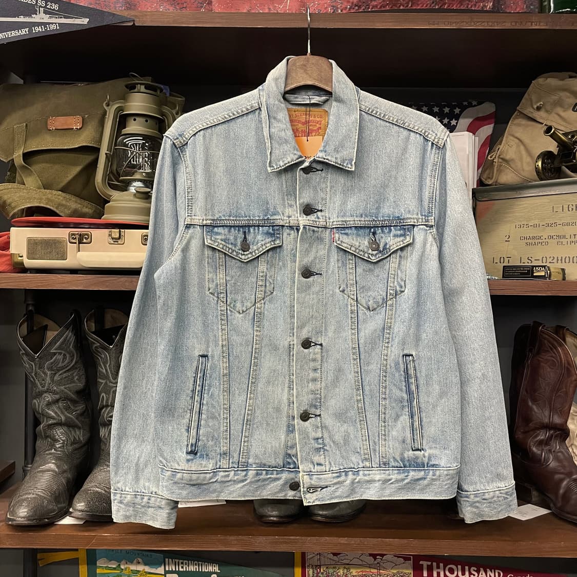 리바이스 빈티지 워시드 데님 트러커 자켓 상품이미지1