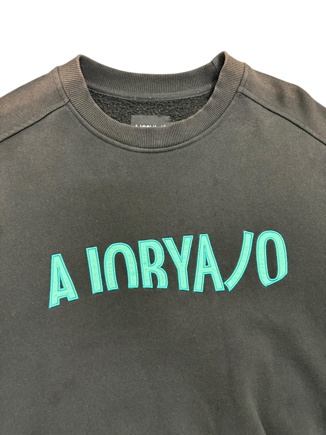 아조바이아조 맨투맨 블랙 상품이미지2