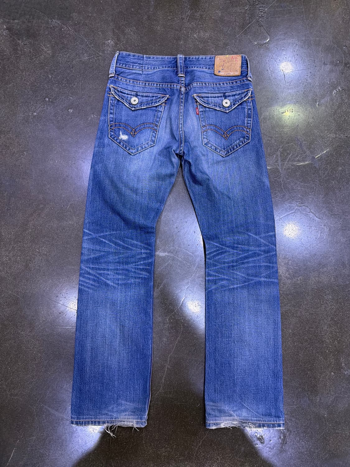 리바이스 523 스트레이트핏 백포켓 빈티지 데미지 워싱 데님팬츠 32 상품이미지2