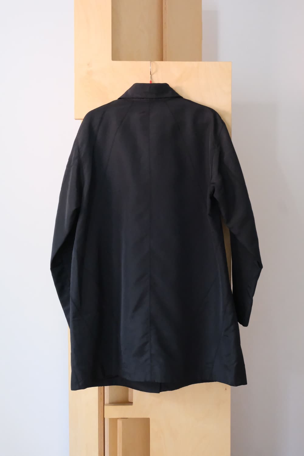 ISSEY MIYAKE Curved Panel Coat 상품이미지2