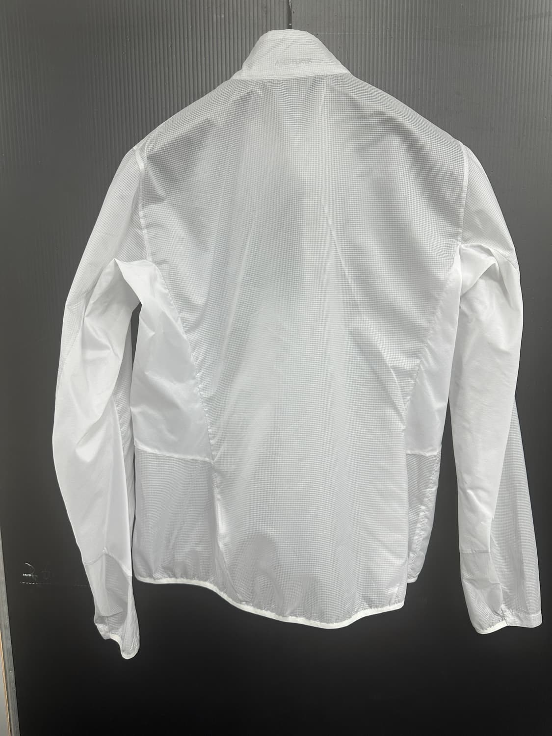 아크테릭스(ARC’TERYX) 여성 윈드브레이커 자켓 상품이미지2