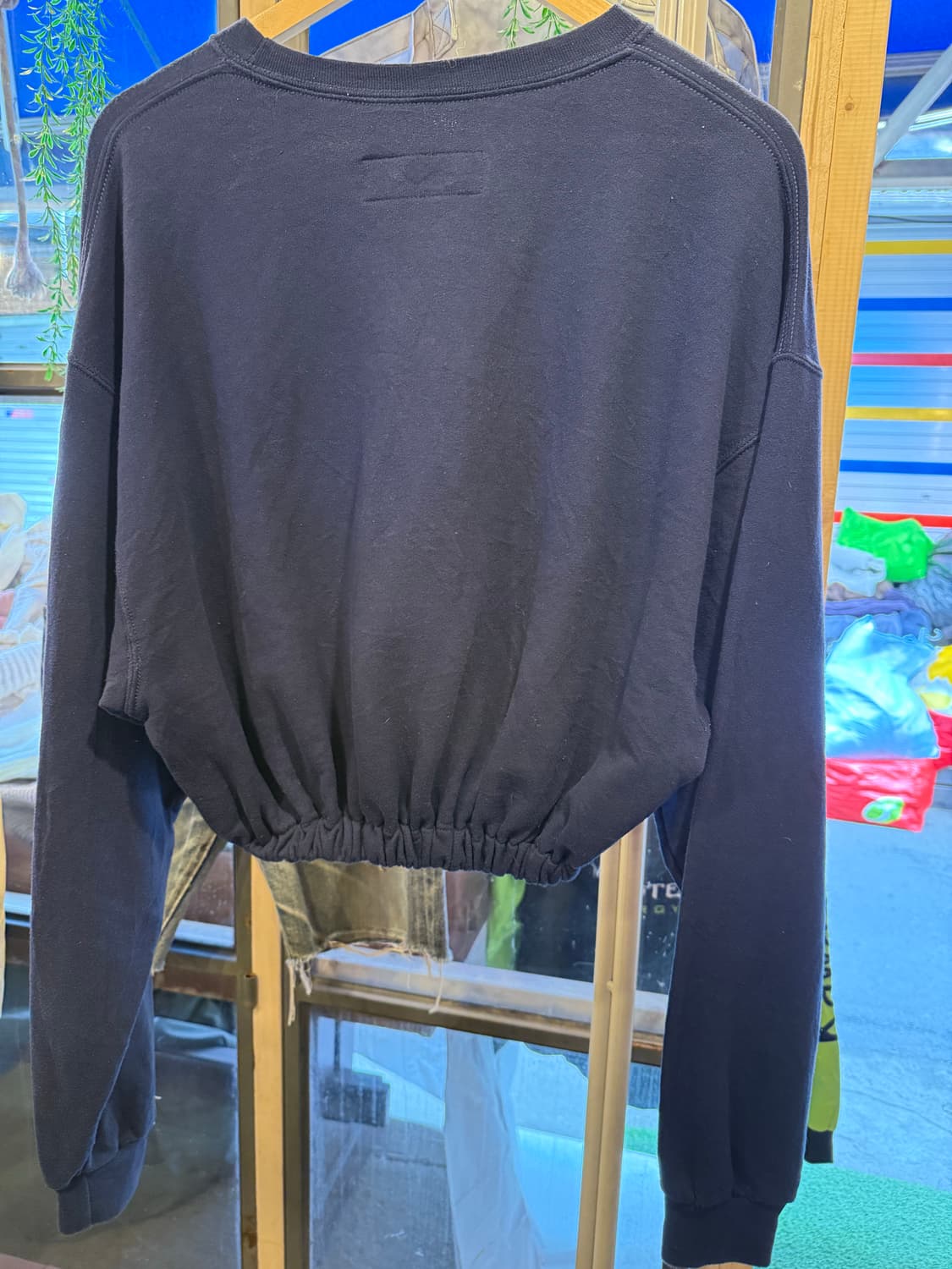 생로랑 네이비 크롭 맨투맨 상품이미지3