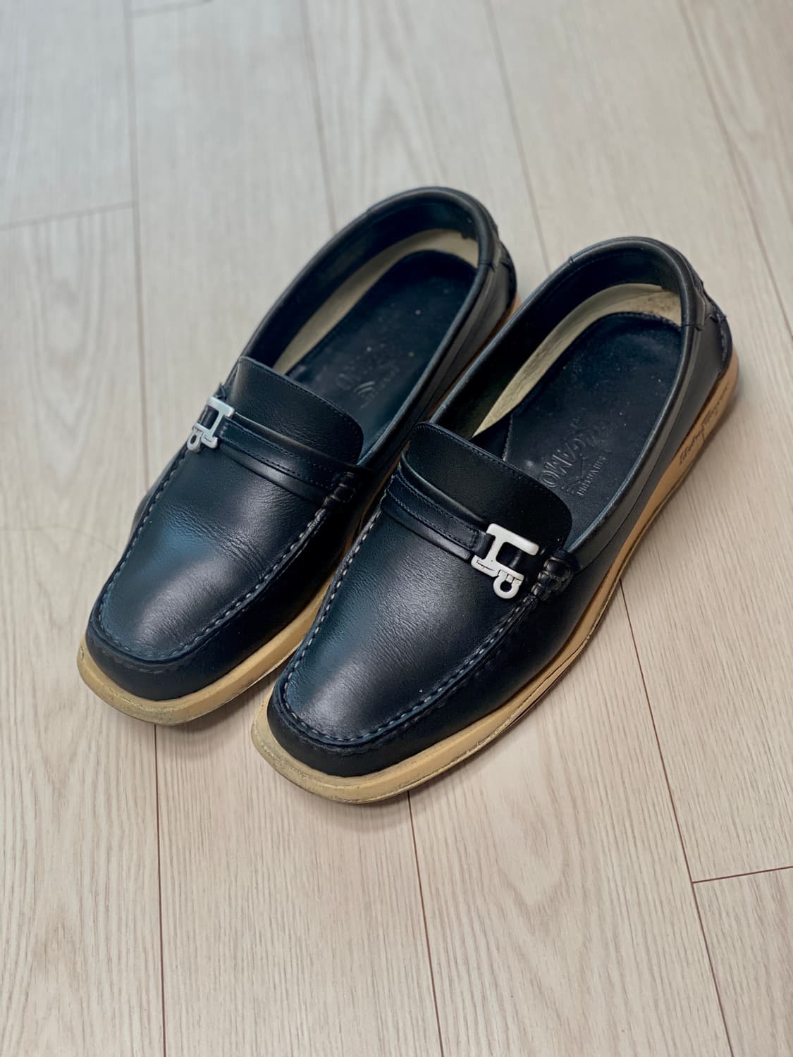 페라가모 여성용 가죽 보트슈즈 네이비 245~250mm사이즈 상품이미지1