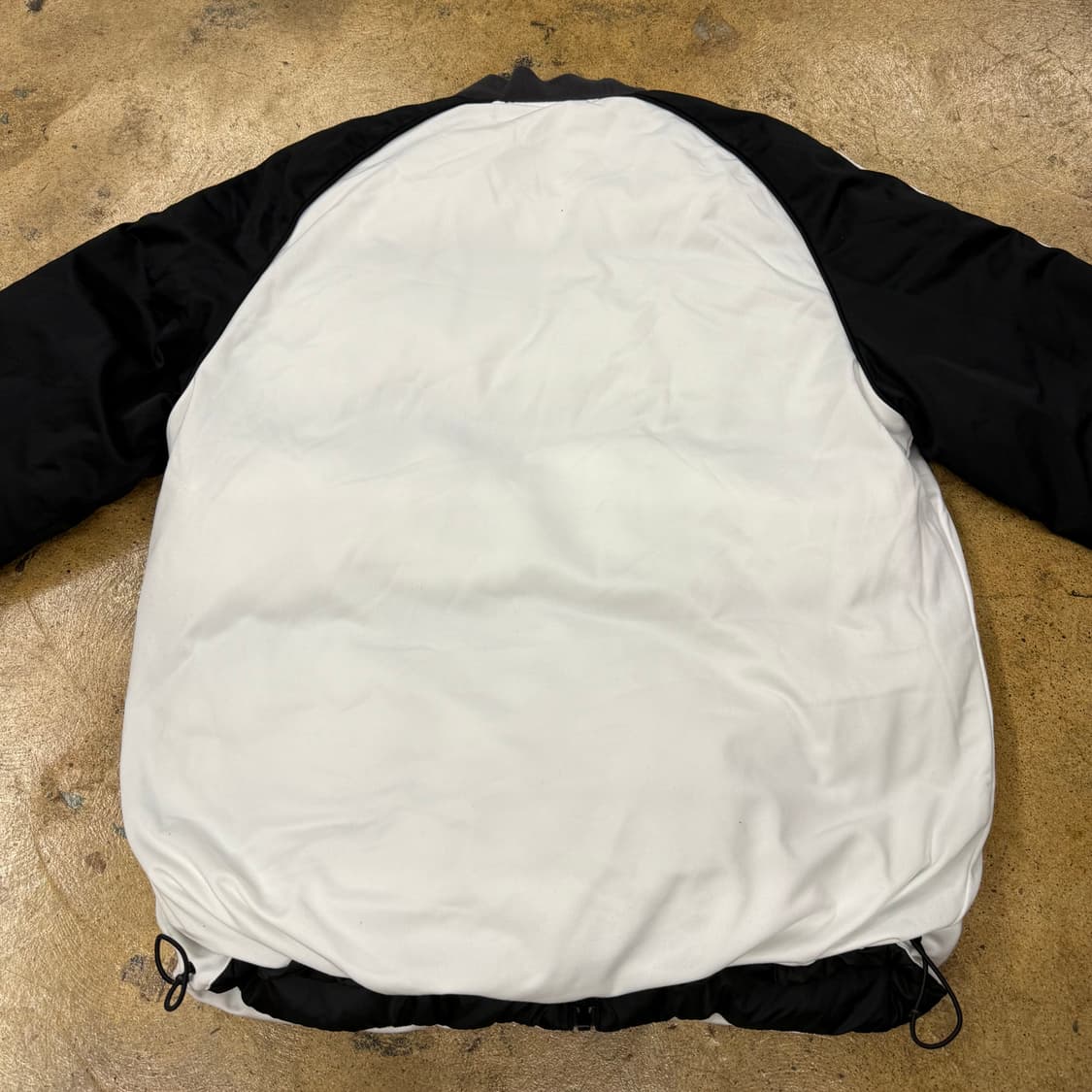 아디다스 흰검 블랙 양면 리버시블 숏패딩 105 상품이미지8