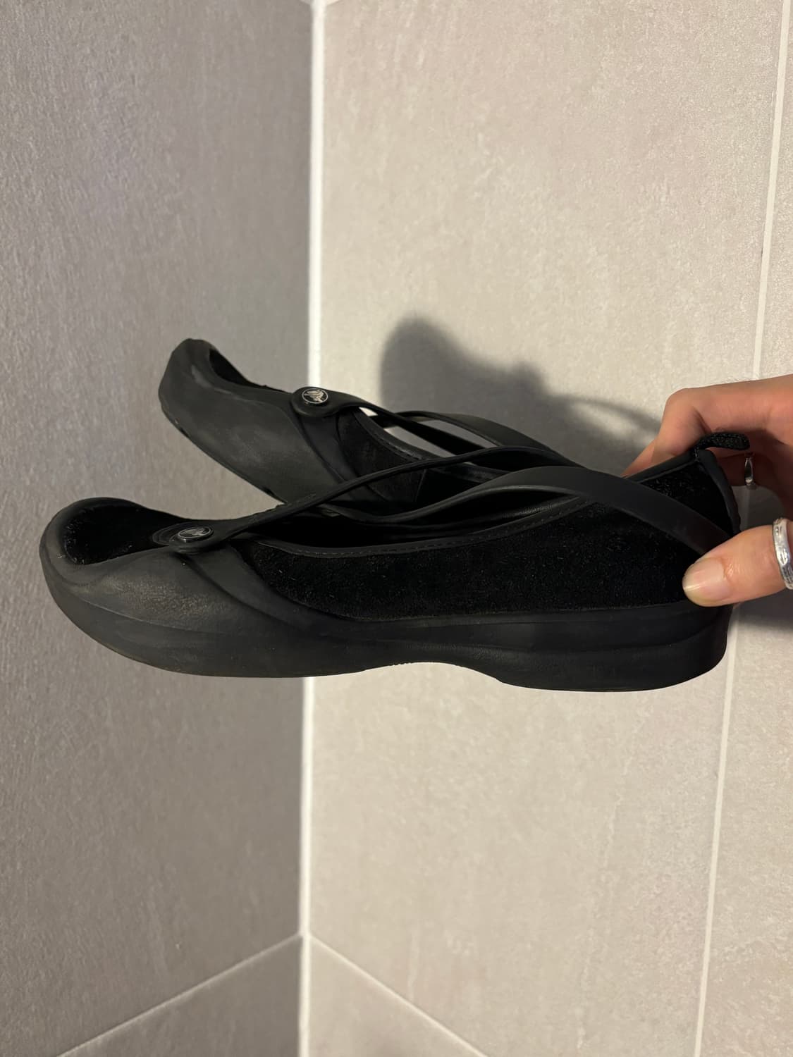 크록스 스웨이드 플랫슈즈 상품이미지2