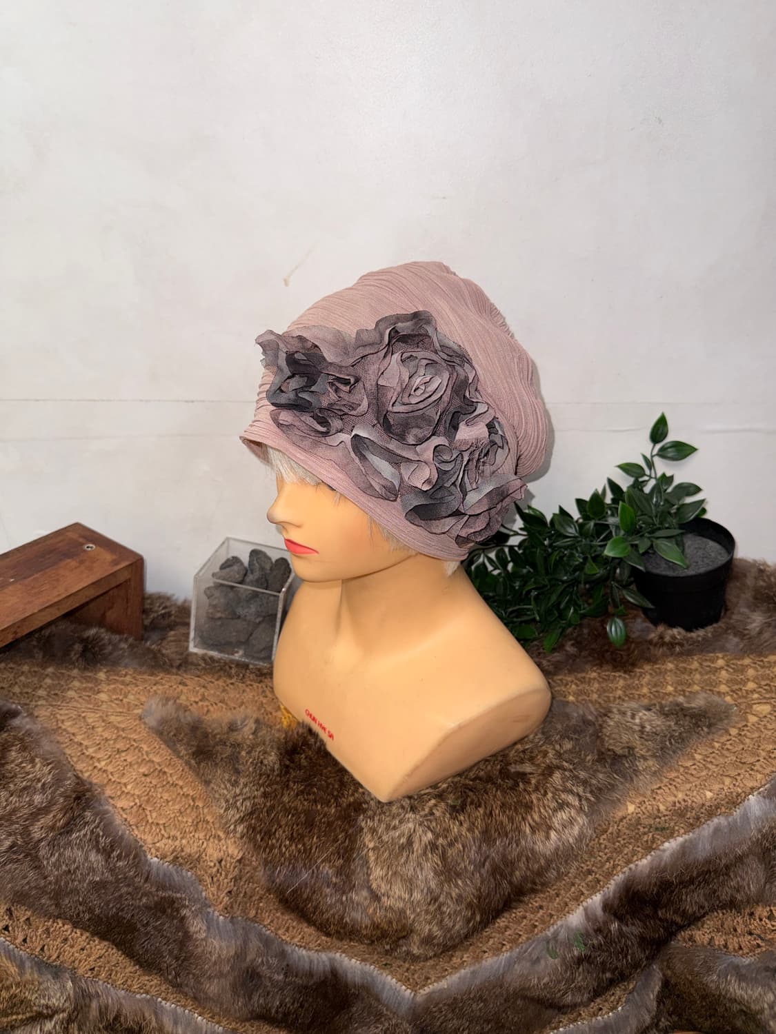 Indi pink flower corsage pleats beanie  상품이미지2