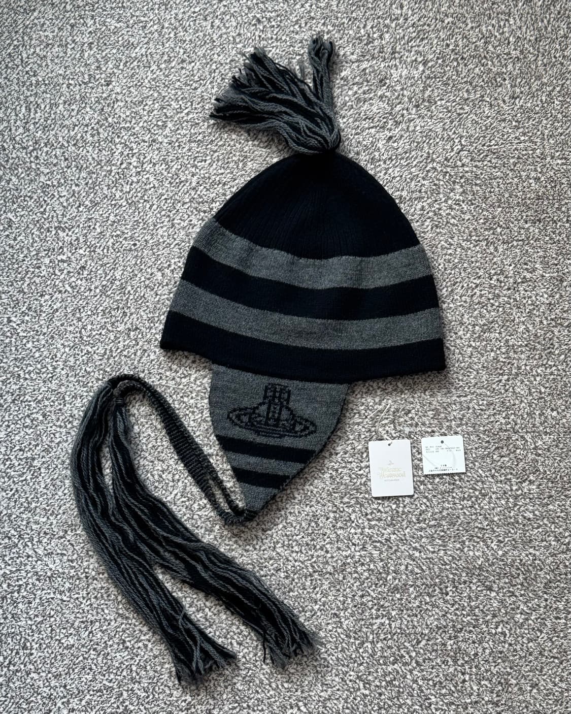 비비안 웨스트우드 이어플랩 비니 블랙 상품이미지1