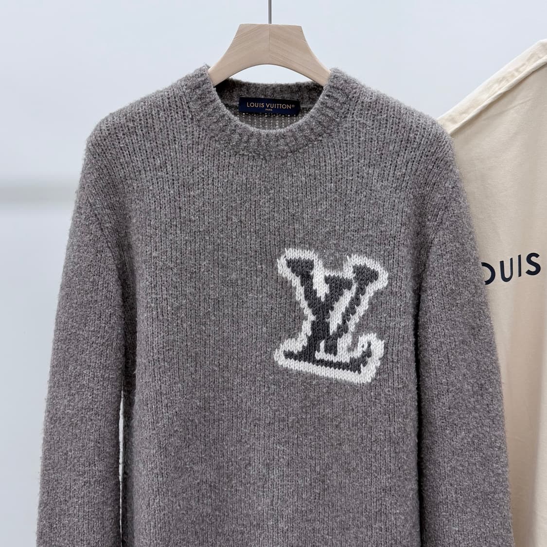 [S+급/S] 루이비통 LV 인타르시아 크루넥 니트 라바 스모크 상품이미지3