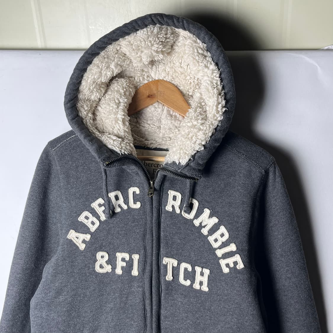 [A&F] 아버크롬비 레터링 자수 후드집업 상품이미지3