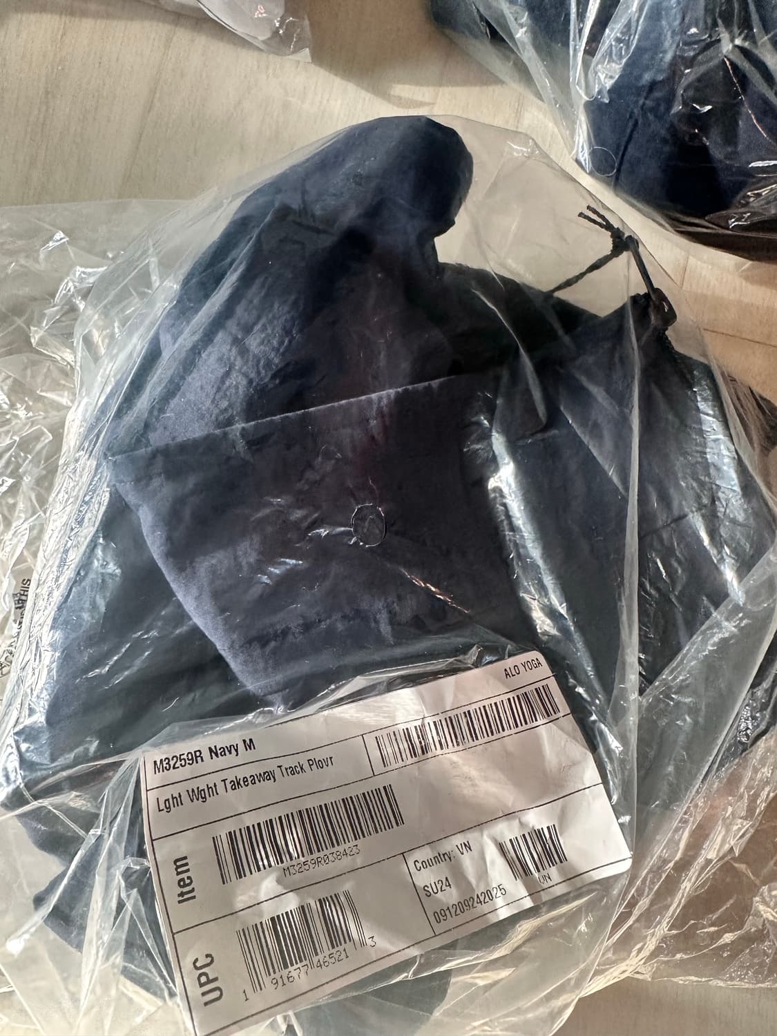 알로요가 라이트웨이트테이크어웨이 풀오버 사이즈M 네이비 새상품 상품이미지2