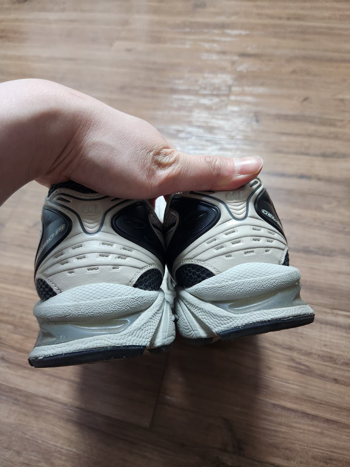 아식스 언리미티드 젤카야노14 스모크그레이 260사이즈 상품이미지3