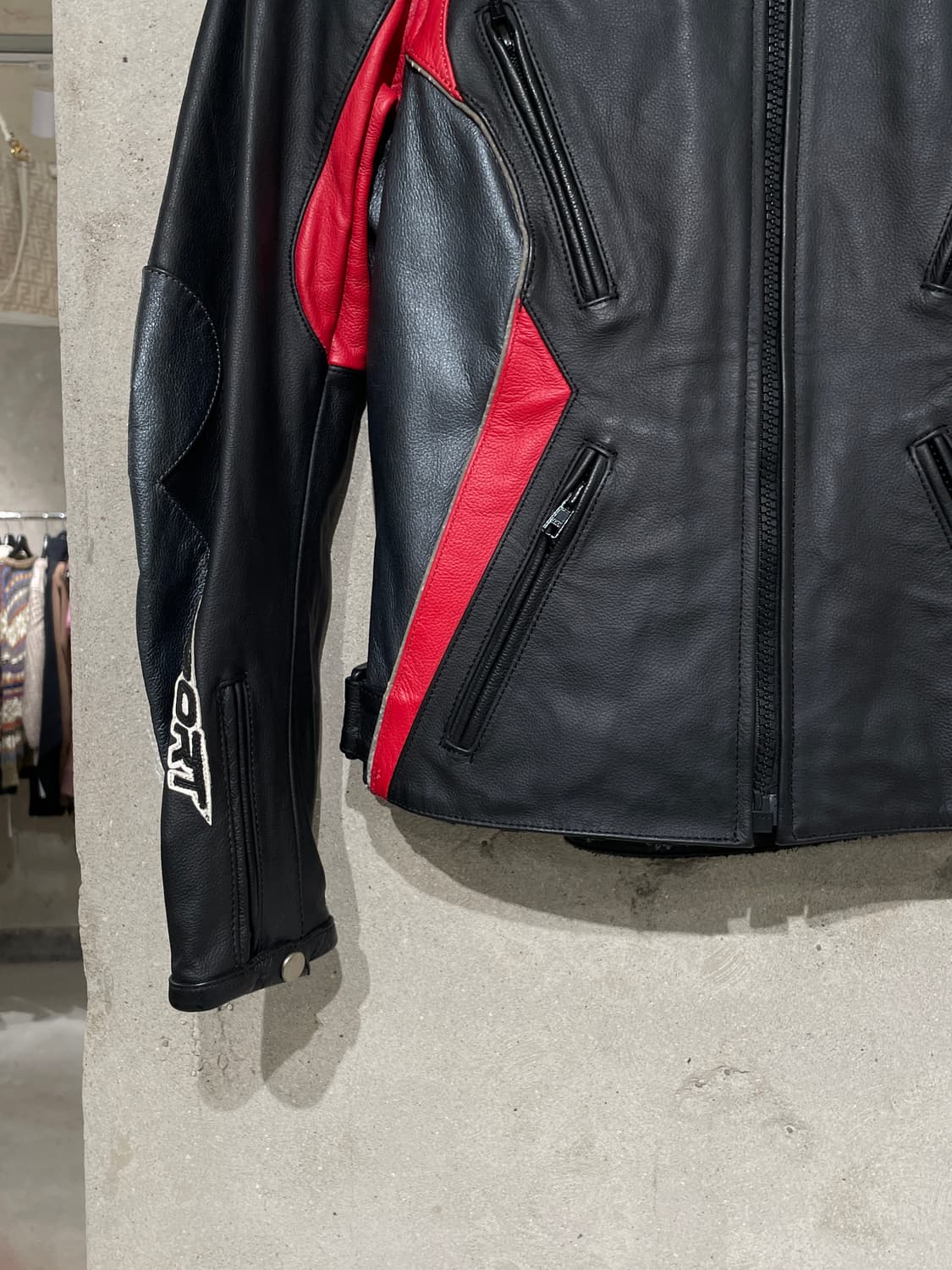 AGV 스포츠 블랙 앤 레드 바이커 레더 자켓 상품이미지4