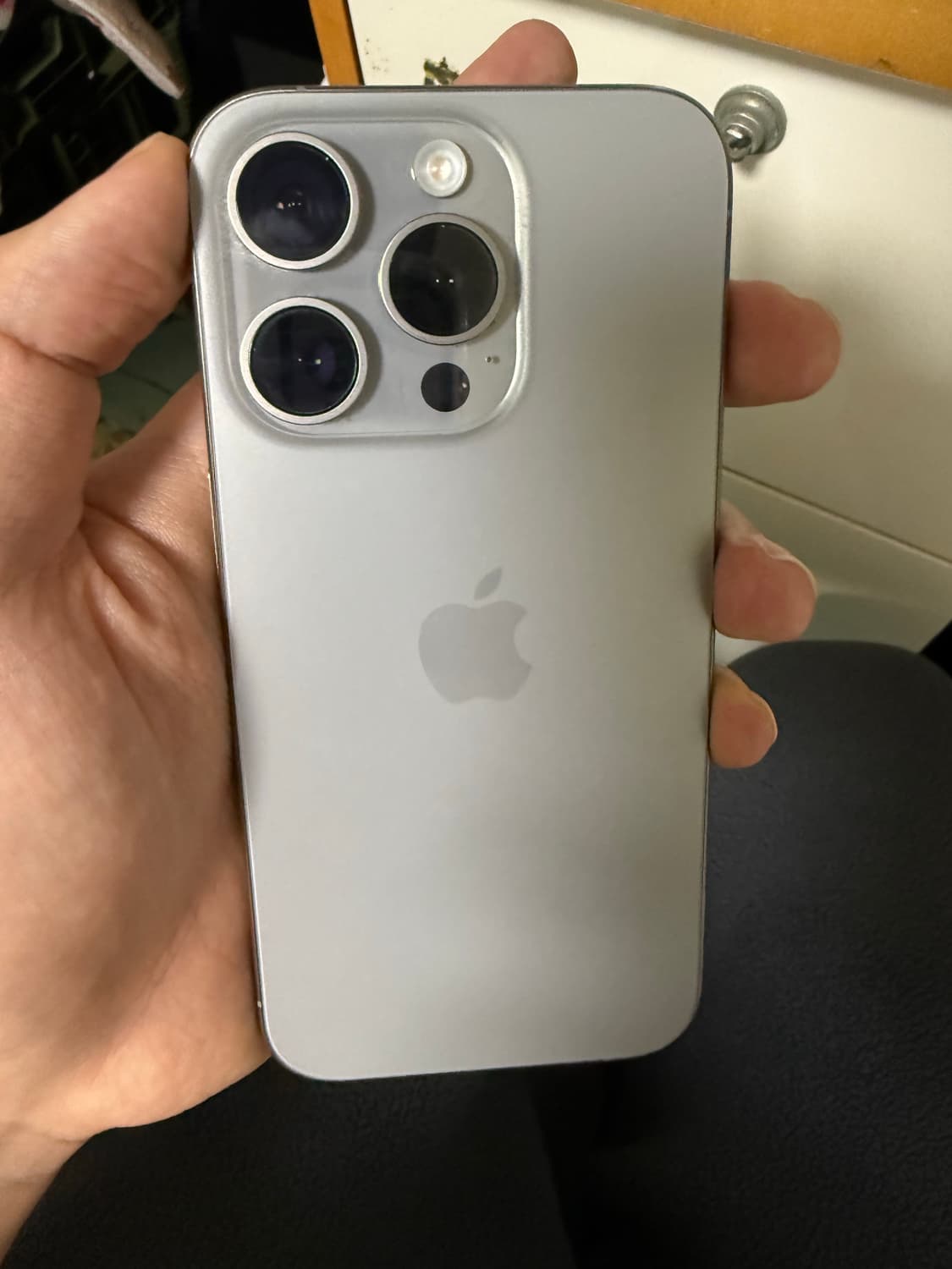 아이폰 15 Pro 내추럴 티타늄 상품이미지1