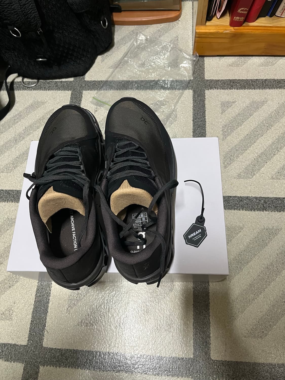 온 러닝 x 파프 클라우드몬스터2 쏜브라운 280(10)사이즈 판매합니다 상품이미지1