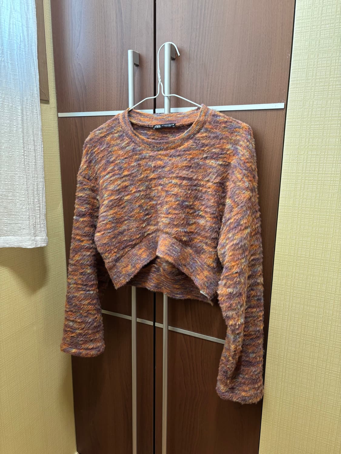 자라 크롭 헤어리 니트 상품이미지2