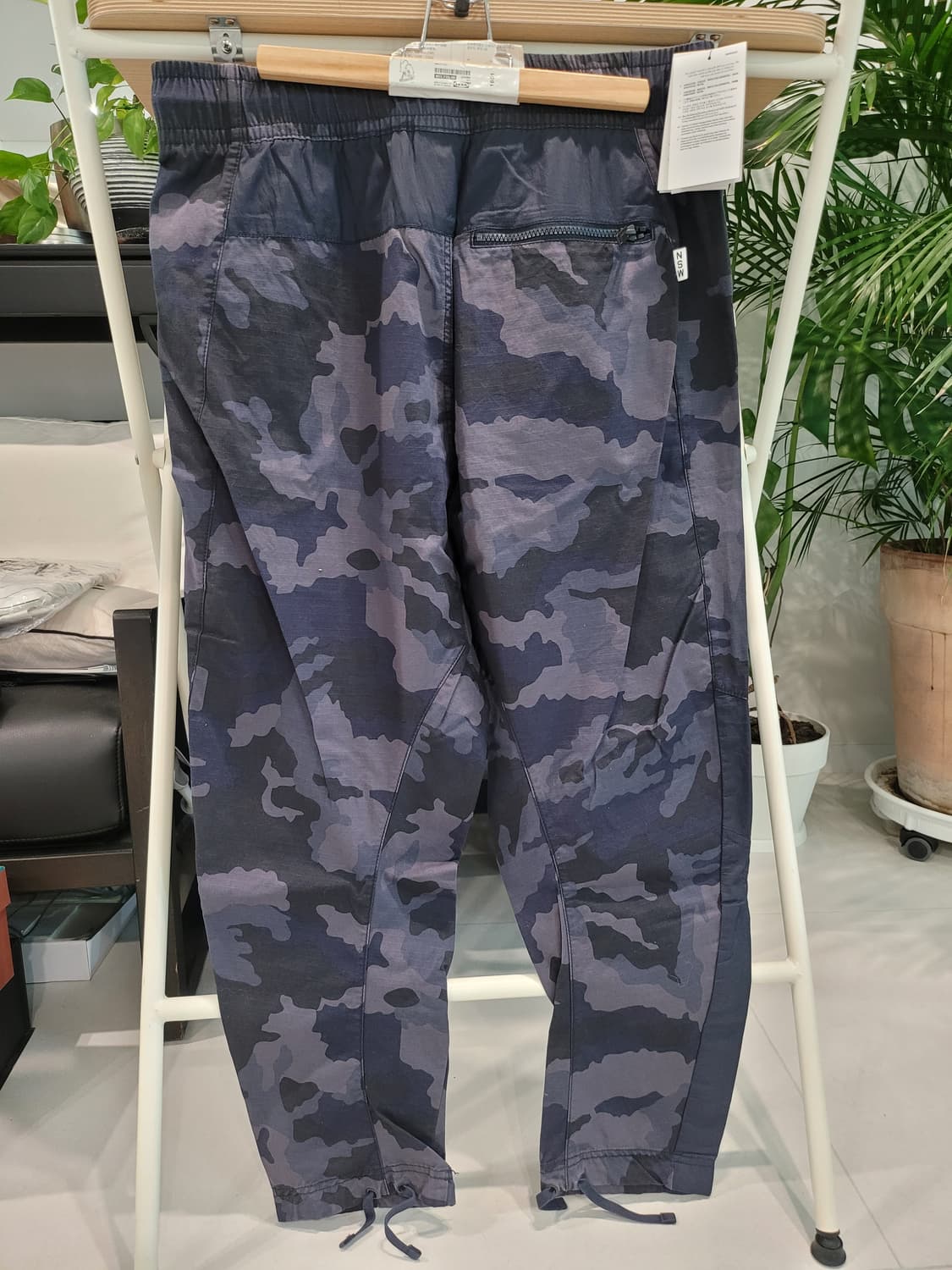 새상품] "감각적인 카모의 정석" 나이키 NSW 우븐 카모 조거 팬츠 ( 상품이미지2