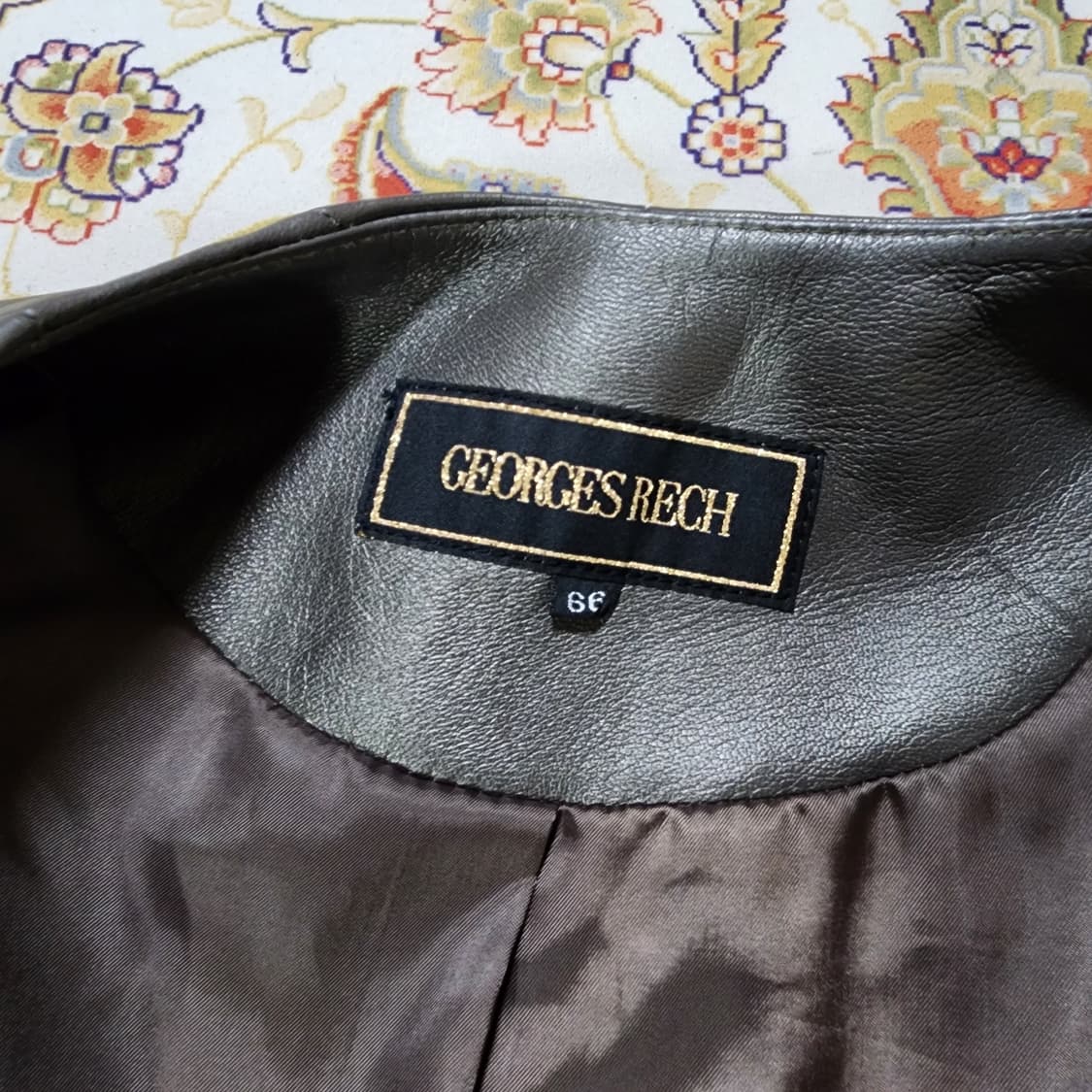 조르쥬레쉬 양가죽100% 여자 코트
66 상품이미지5