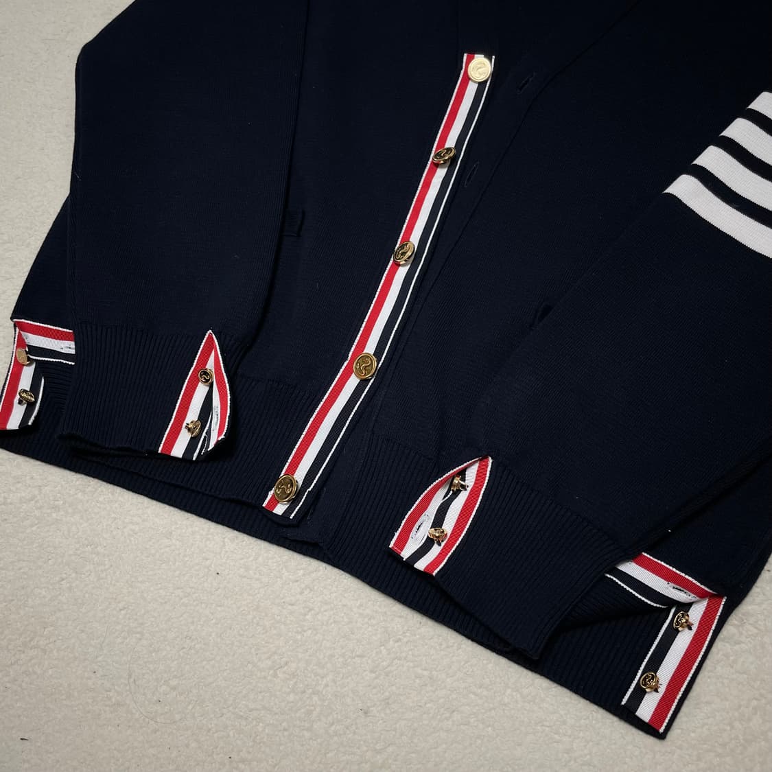 톰브라운 밀라노스티치 금장 가디건 4사이즈 상품이미지2