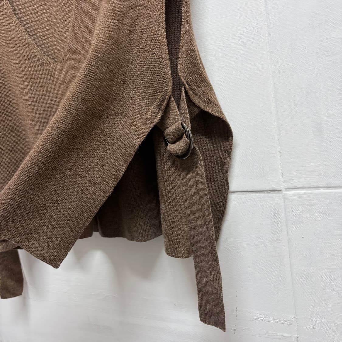 브라운 브이넥 사이드 스트랩 니트 베스트 조끼  상품이미지2