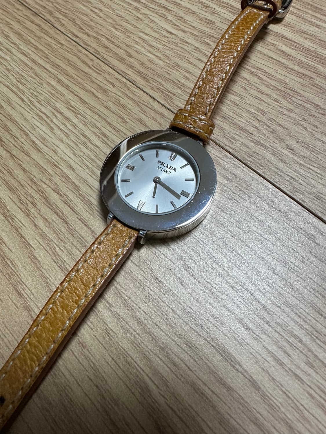 프라다 시계 팝니다 상품이미지1