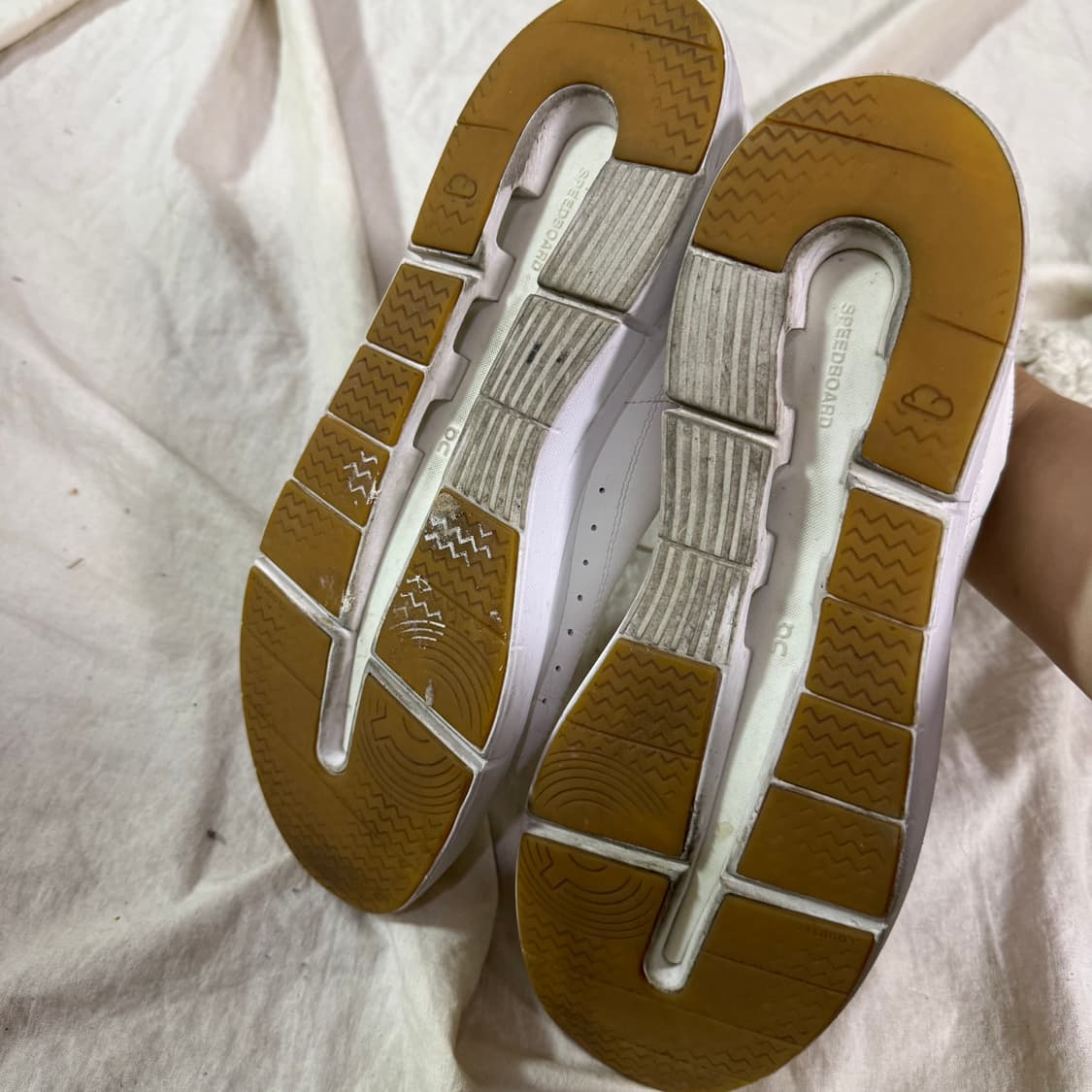 온 러닝 로저 센터 슈즈  상품이미지8