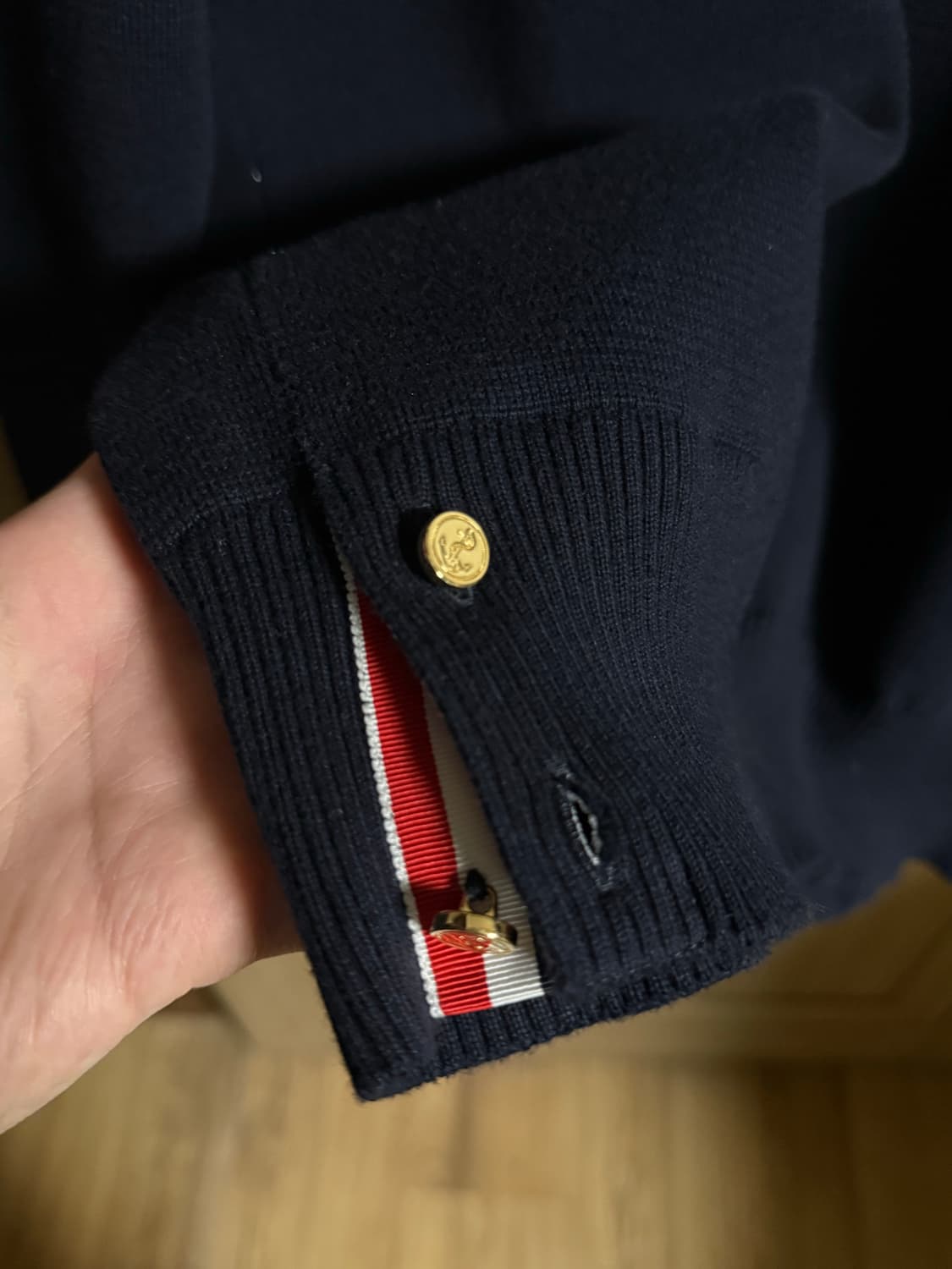 톰브라운 사선완장 밀라노스티치 금장 니트 네이비 5 상품이미지7