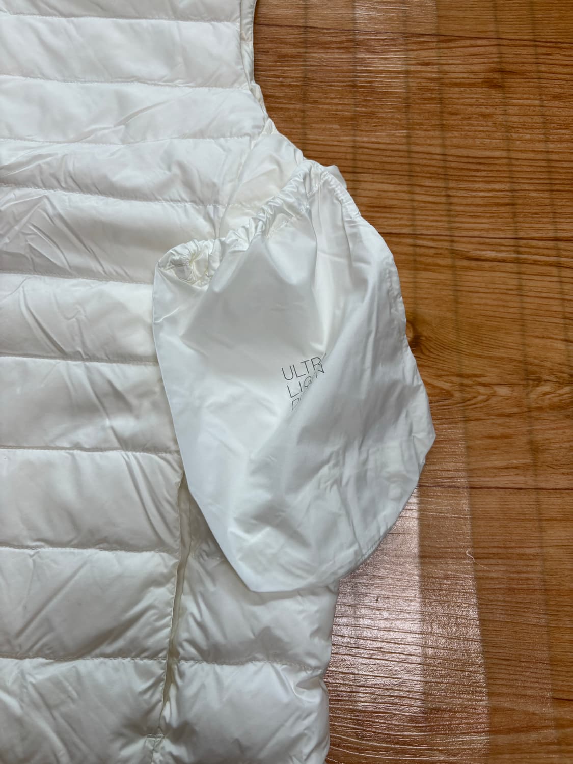 유니클로 경량패딩 베스트 팝니다. 상품이미지2